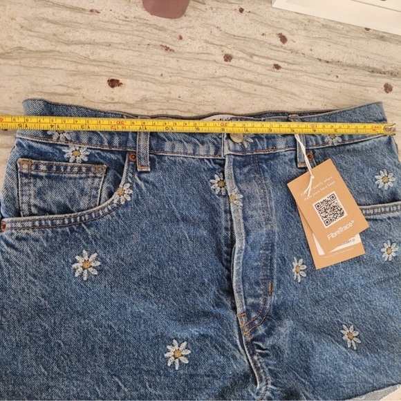 Reformation Charlie denim shorts in Daria daisy - Picture 4 of 4